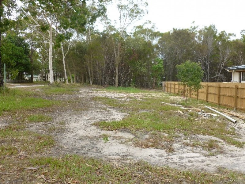 1 EUMINA STREET, Macleay Island QLD 4184