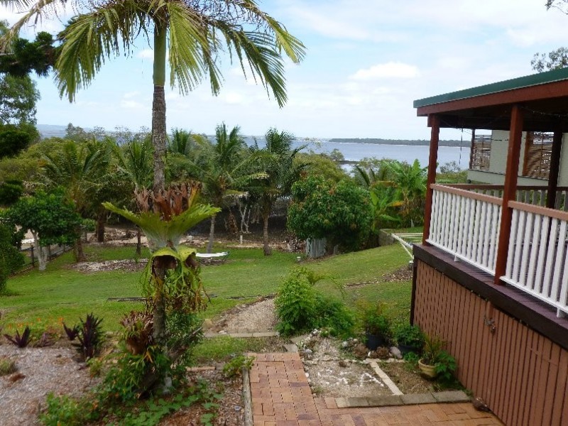 83 COONDOOROOPA DRIVE, Macleay Island QLD 4184