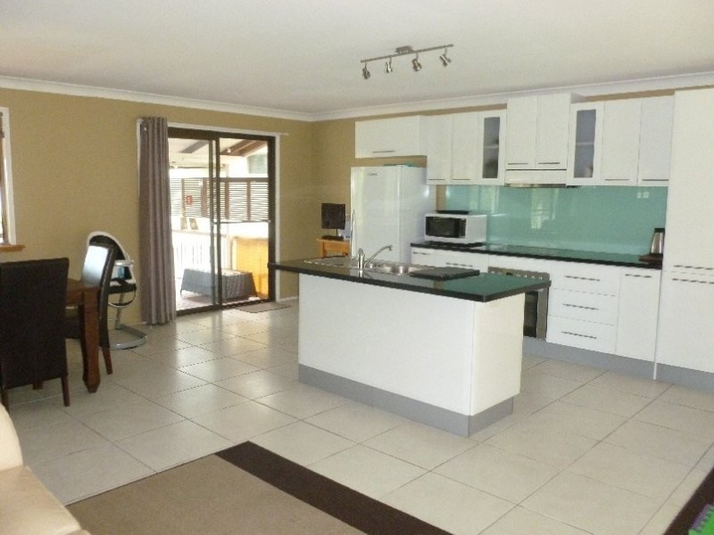 83 COONDOOROOPA DRIVE, Macleay Island QLD 4184