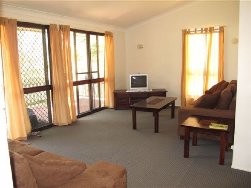 126 LUCAS dr, Lamb Island QLD 4184