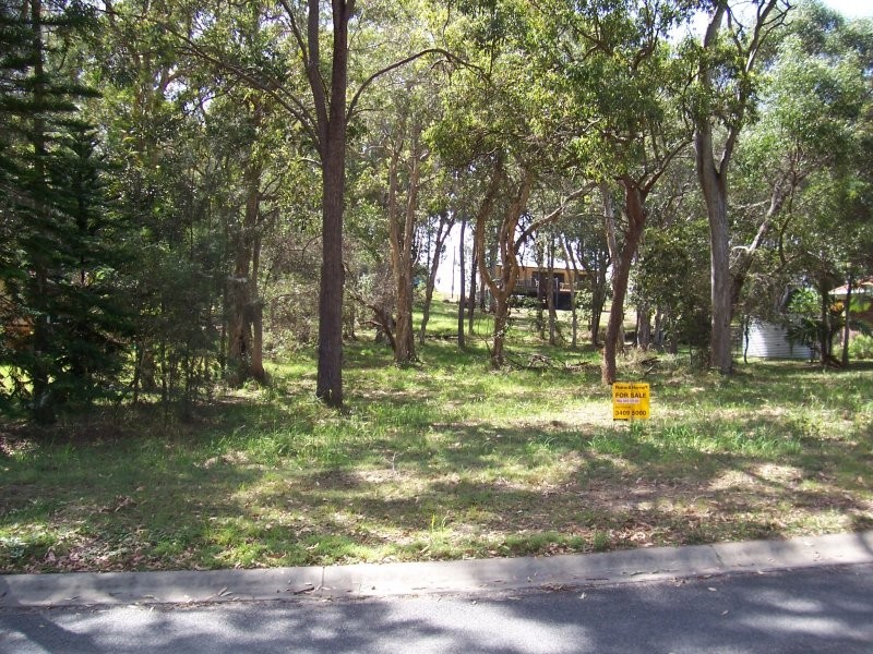 42 COONDOOROOPA DV, Macleay Island QLD 4184