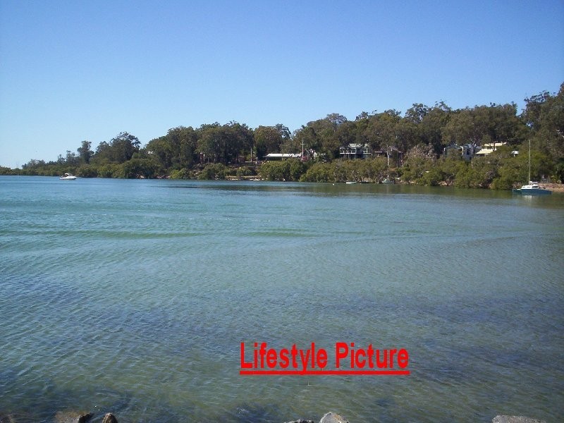 42 COONDOOROOPA DV, Macleay Island QLD 4184