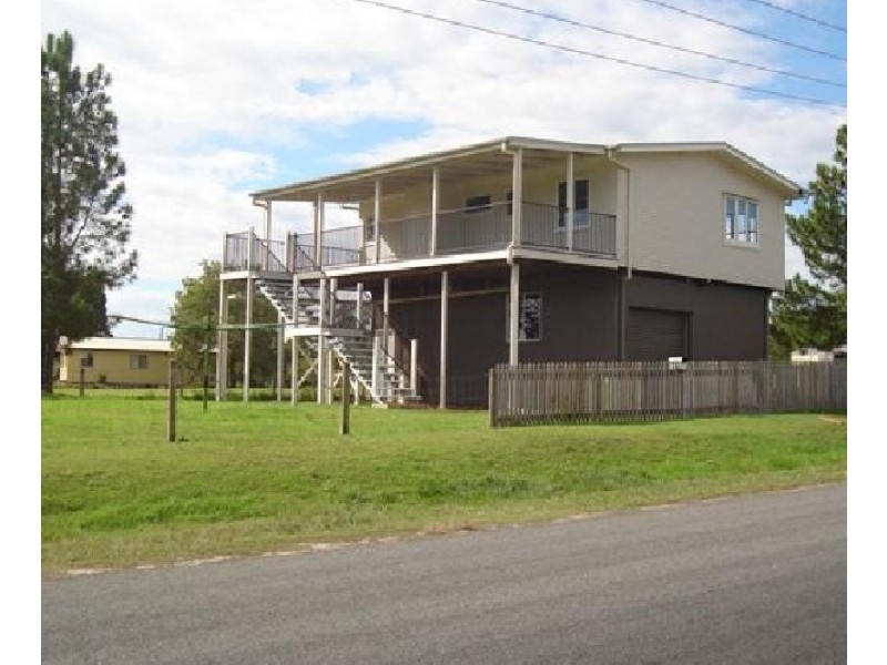 1 SQUIRE ST, Macleay Island QLD 4184