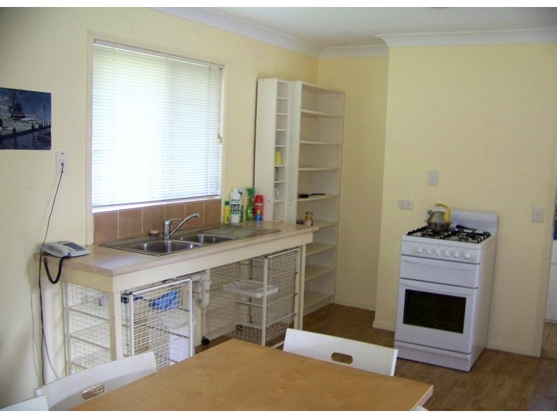 10 FLORA st, Lamb Island QLD 4184