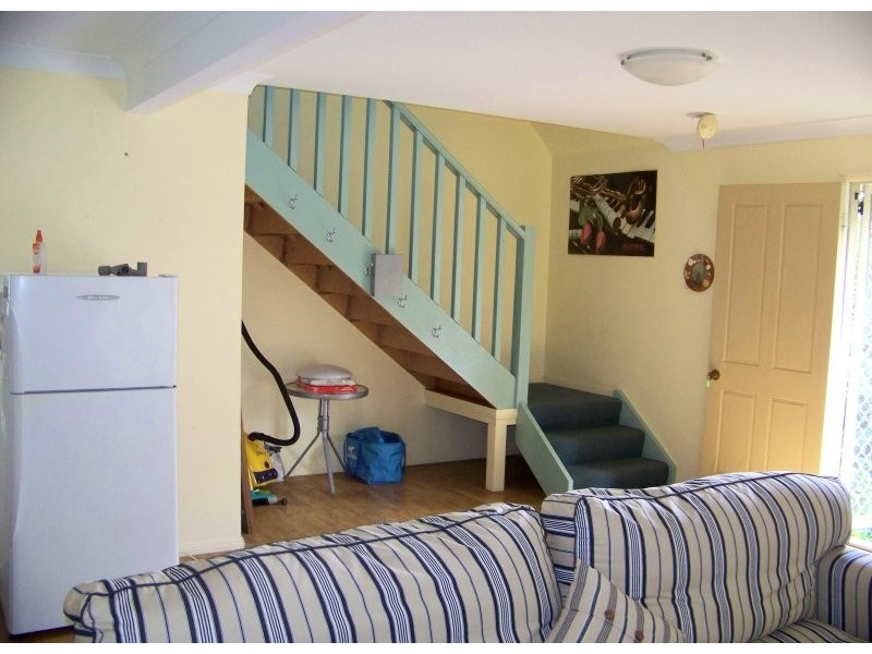 10 FLORA st, Lamb Island QLD 4184