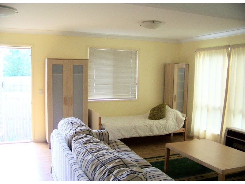 10 FLORA st, Lamb Island QLD 4184