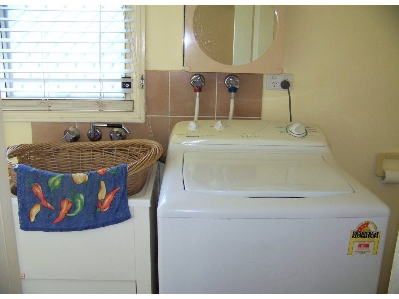 10 FLORA st, Lamb Island QLD 4184