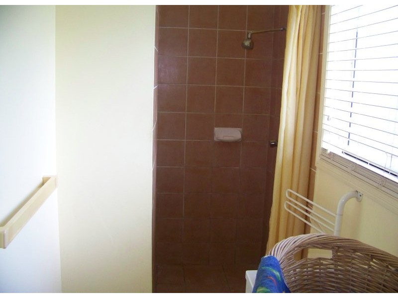 10 FLORA st, Lamb Island QLD 4184