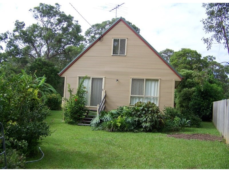 10 FLORA st, Lamb Island QLD 4184