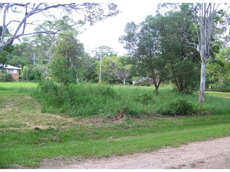 1 BLOODWOOD AVE, Lamb Island QLD 4184