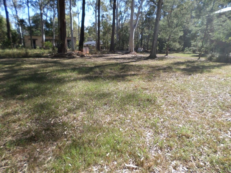 4 WALNUT COURT, Macleay Island QLD 4184