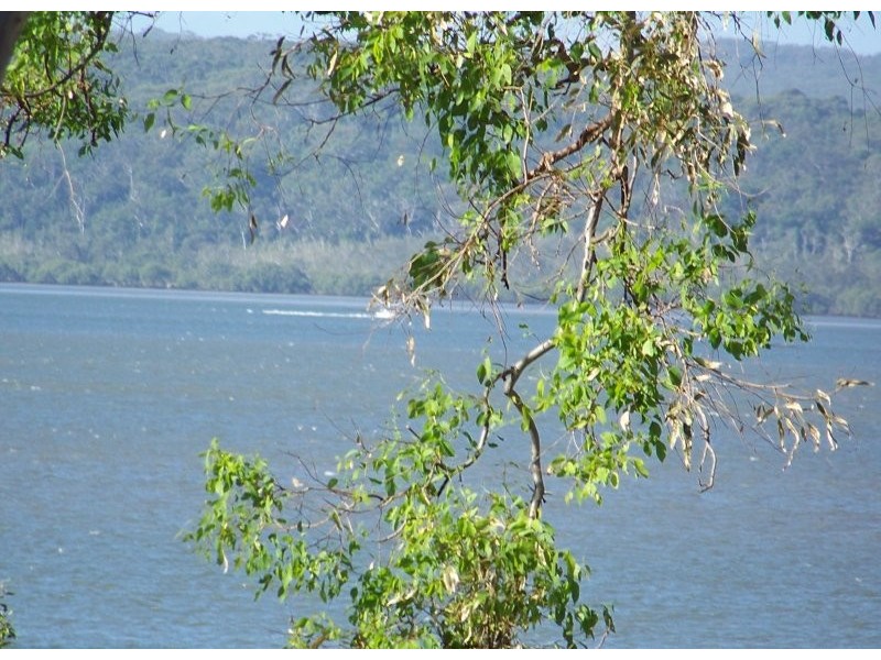 192 Lucas Drive, Lamb Island QLD 4184