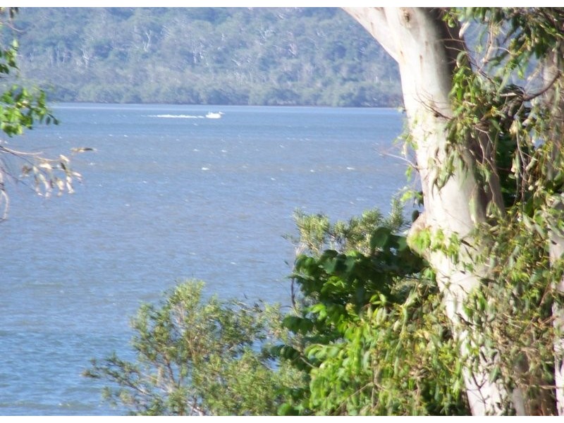 192 Lucas Drive, Lamb Island QLD 4184