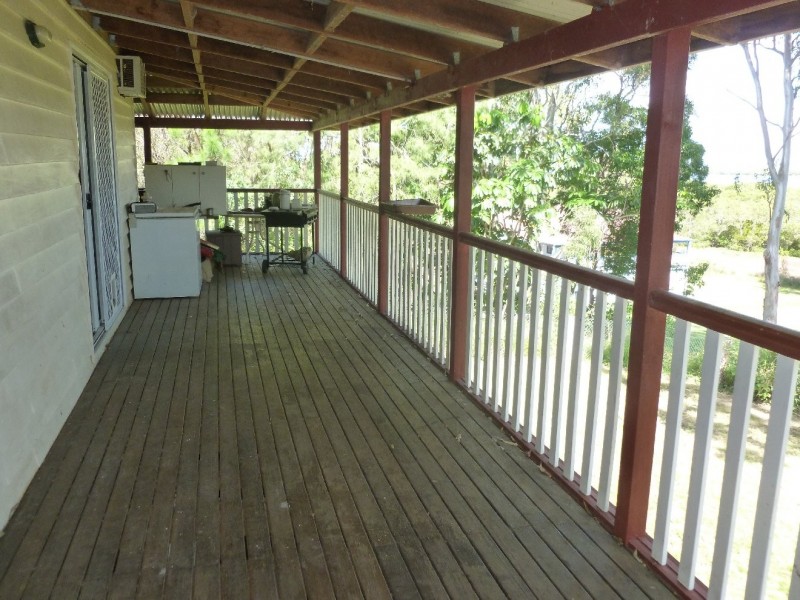 54 CHARLES, Macleay Island QLD 4184