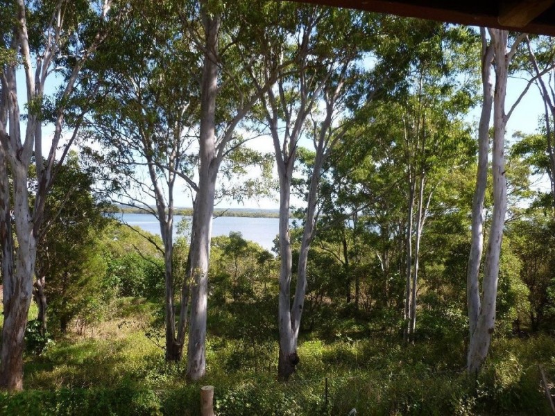 54 CHARLES, Macleay Island QLD 4184