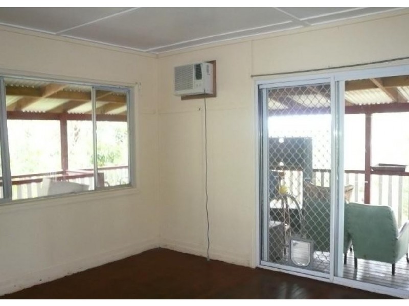 54 CHARLES, Macleay Island QLD 4184