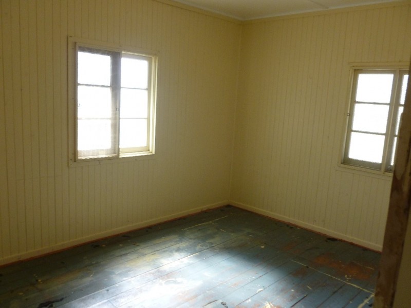 54 CHARLES, Macleay Island QLD 4184