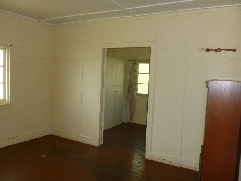 54 CHARLES, Macleay Island QLD 4184