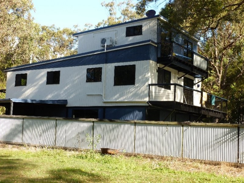 9 DINJERRA STREET, Macleay Island QLD 4184