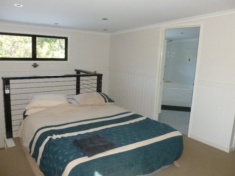 9 DINJERRA STREET, Macleay Island QLD 4184
