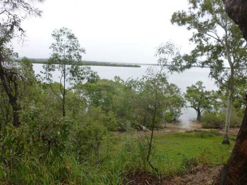 13 COAST RD, Macleay Island QLD 4184