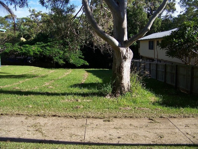 128 LUCAS DR, Lamb Island QLD 4184