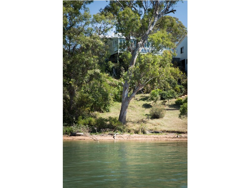 40 RESTHAVEN dr, Lamb Island QLD 4184