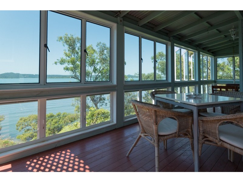 40 RESTHAVEN dr, Lamb Island QLD 4184