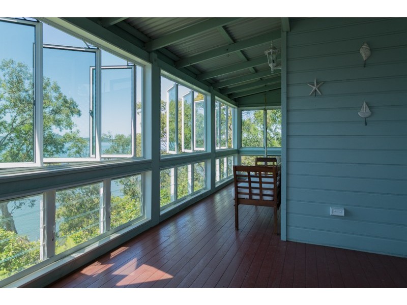 40 RESTHAVEN dr, Lamb Island QLD 4184