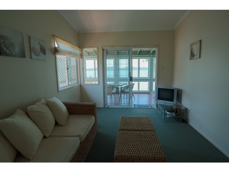 40 RESTHAVEN dr, Lamb Island QLD 4184