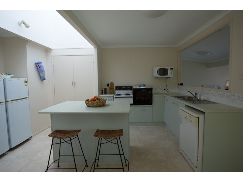 40 RESTHAVEN dr, Lamb Island QLD 4184