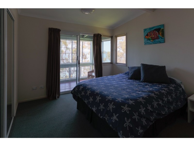 40 RESTHAVEN dr, Lamb Island QLD 4184