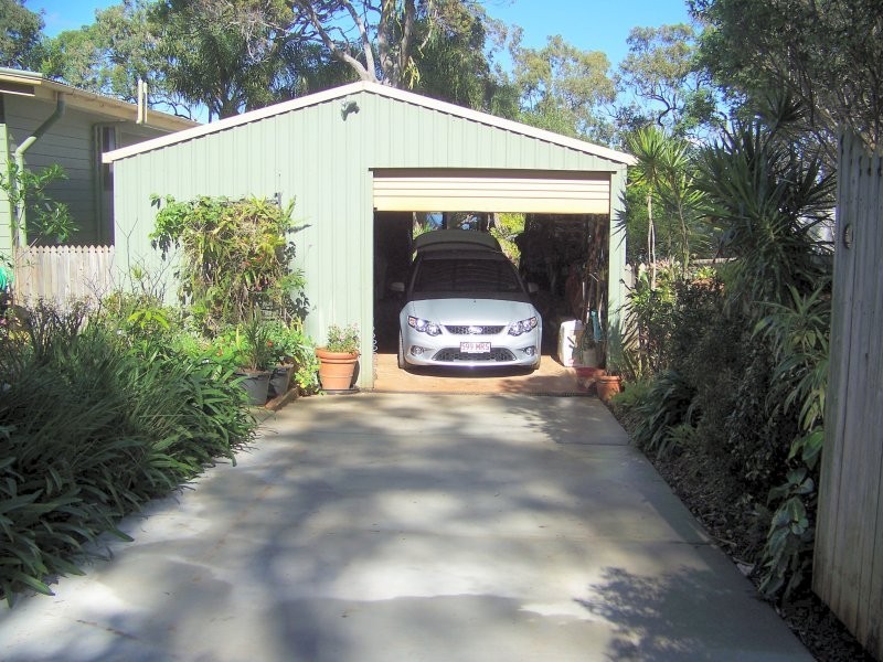 52 TINA av, Lamb Island QLD 4184