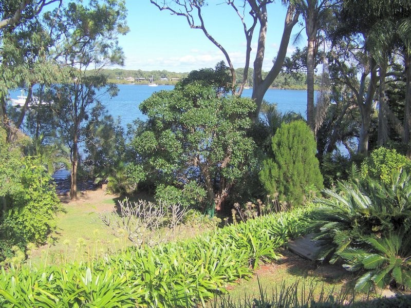 52 TINA av, Lamb Island QLD 4184