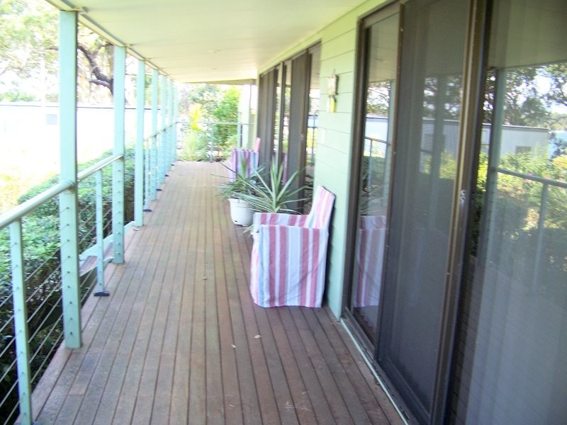 52 TINA av, Lamb Island QLD 4184