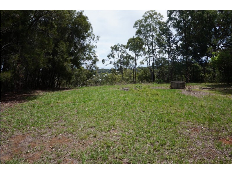 32 Calm Waters Cres, Macleay Island QLD 4184