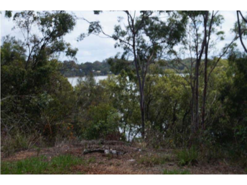 32 Calm Waters Cres, Macleay Island QLD 4184