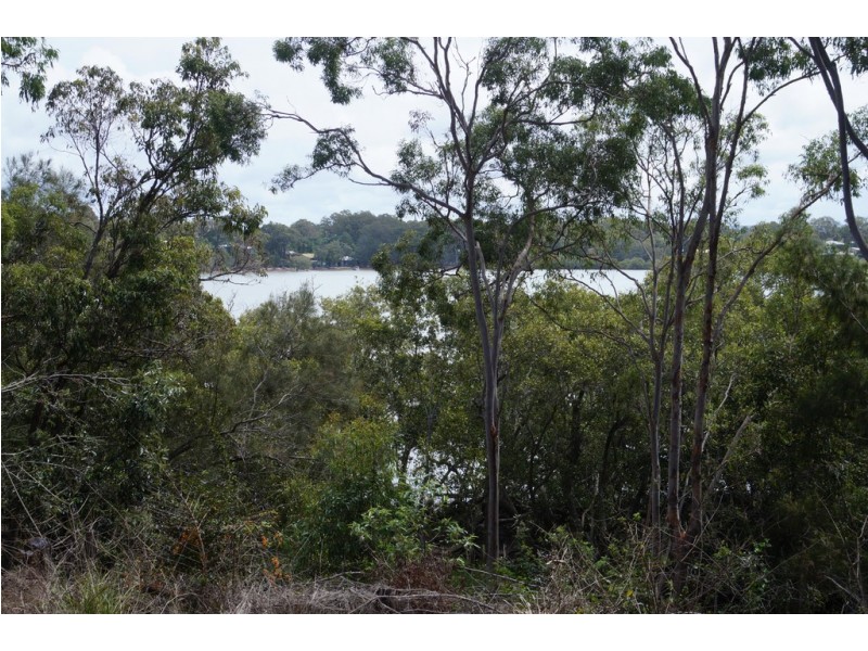 32 Calm Waters Cres, Macleay Island QLD 4184