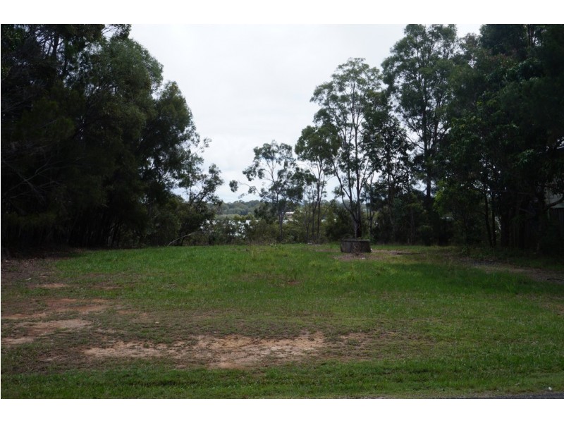 32 Calm Waters Cres, Macleay Island QLD 4184