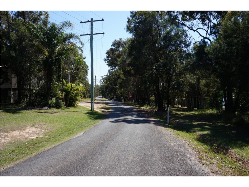 32 Calm Waters Cres, Macleay Island QLD 4184