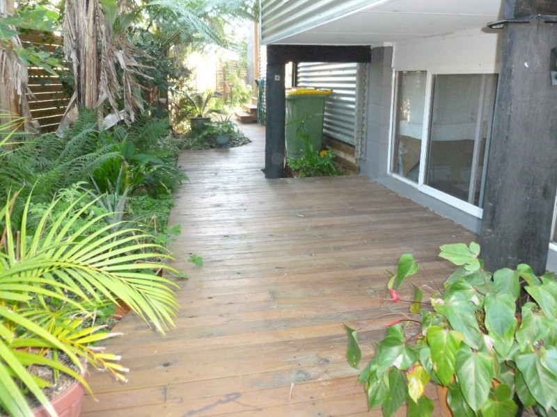 68 High central, Macleay Island QLD 4184