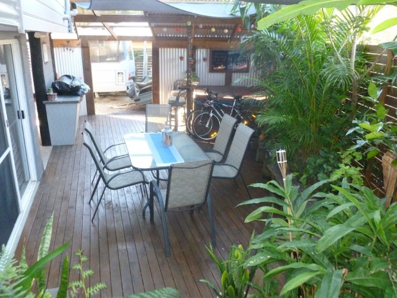 68 High central, Macleay Island QLD 4184