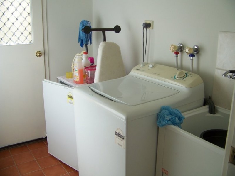 10 Mawarra St, Macleay Island QLD 4184