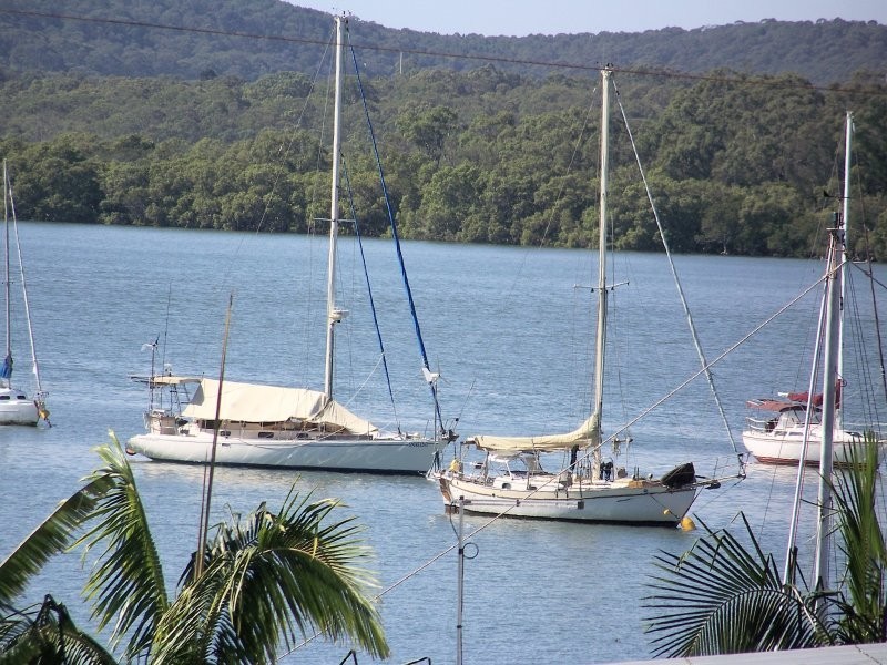 21 LUCAS DR, Lamb Island QLD 4184