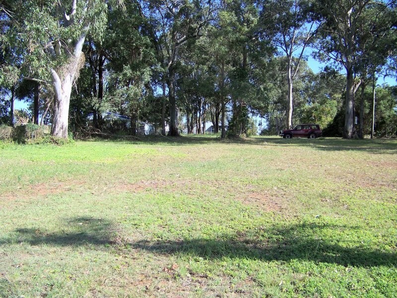 21 LUCAS DR, Lamb Island QLD 4184