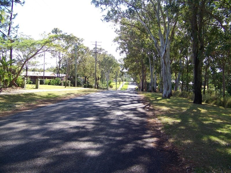 21 LUCAS DR, Lamb Island QLD 4184