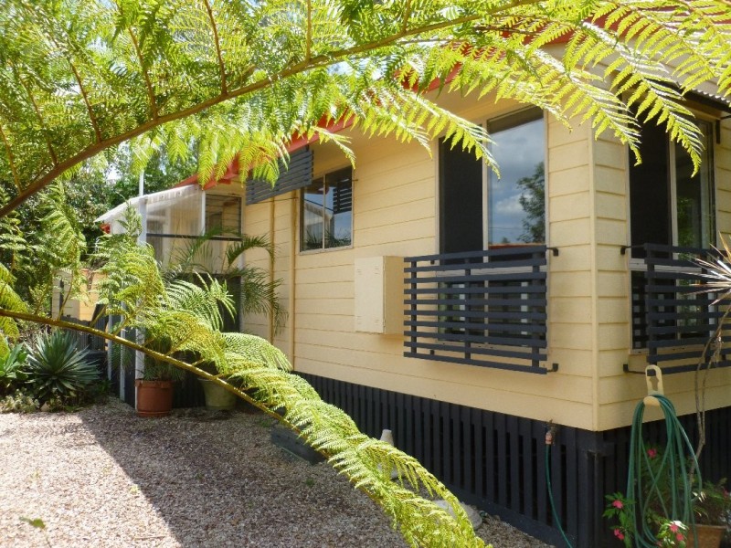 9 Thomas St, Macleay Island QLD 4184