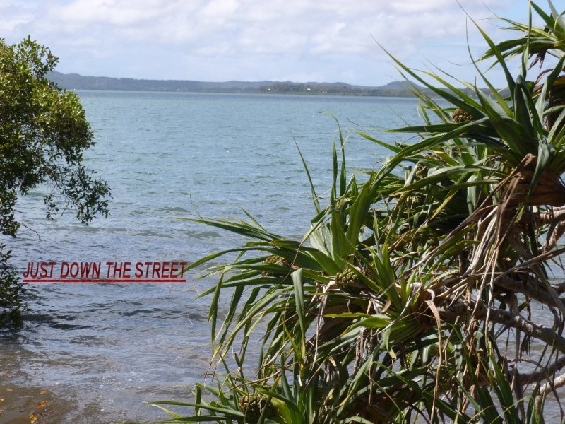 1 COORONG   STREET, Macleay Island QLD 4184