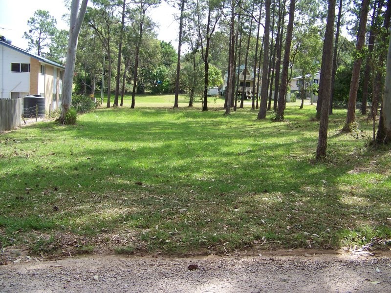 21 HELEN PDE, Lamb Island QLD 4184