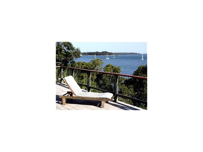 8 EMILY COURT, Macleay Island QLD 4184